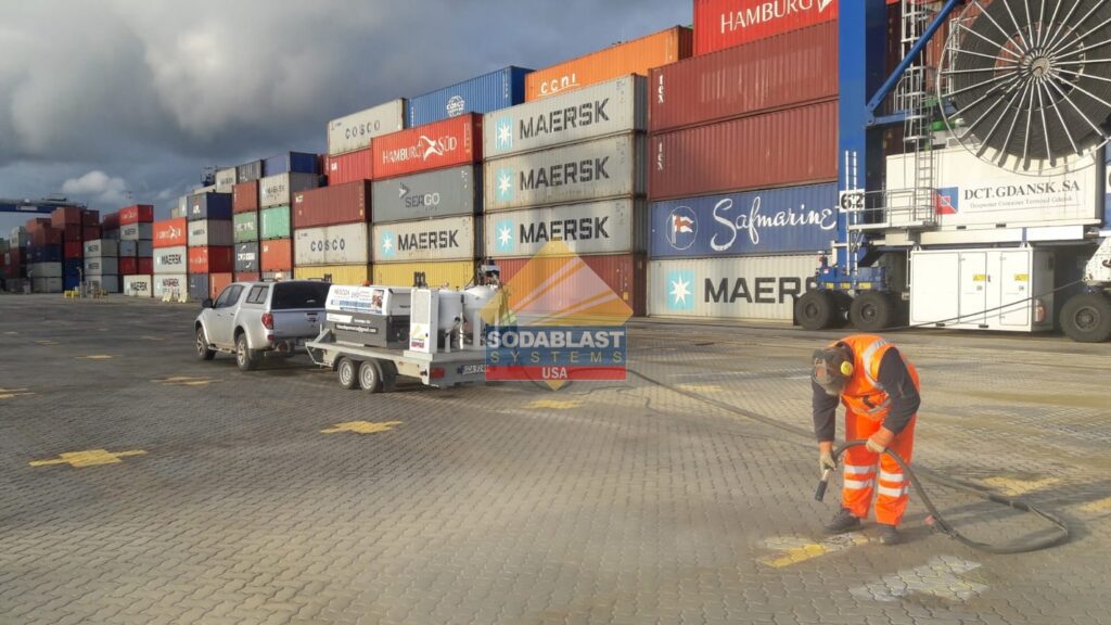 Maszyna Sb-500 Trailer na przyczepie w porcie cargo DCT GDAŃSK